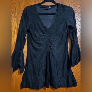 Vintage early 2000s black flowy top with midriff split